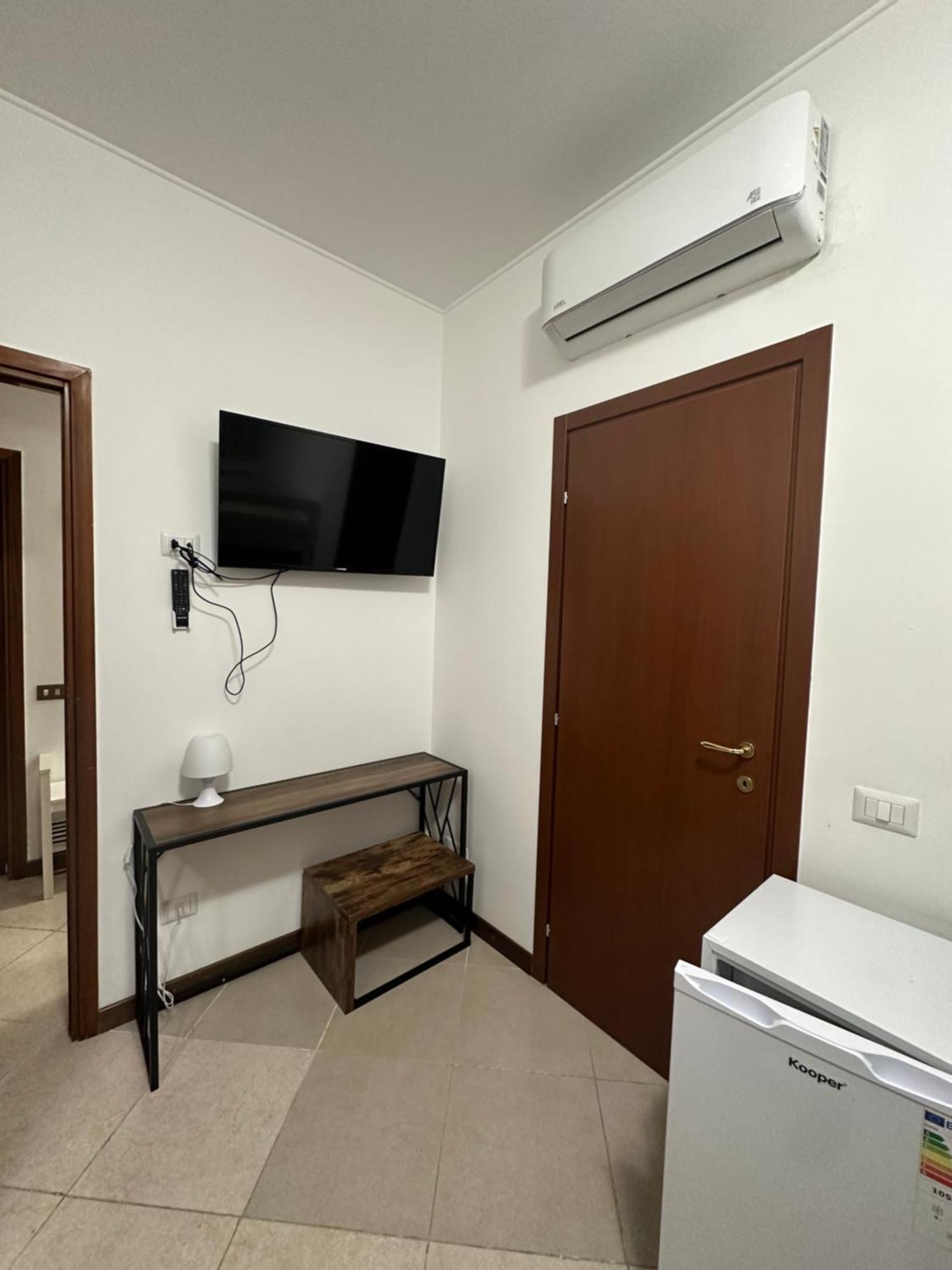 Gigli, Rooms Con Cucina In Comune E Terrazza Milán Exteriér fotografie