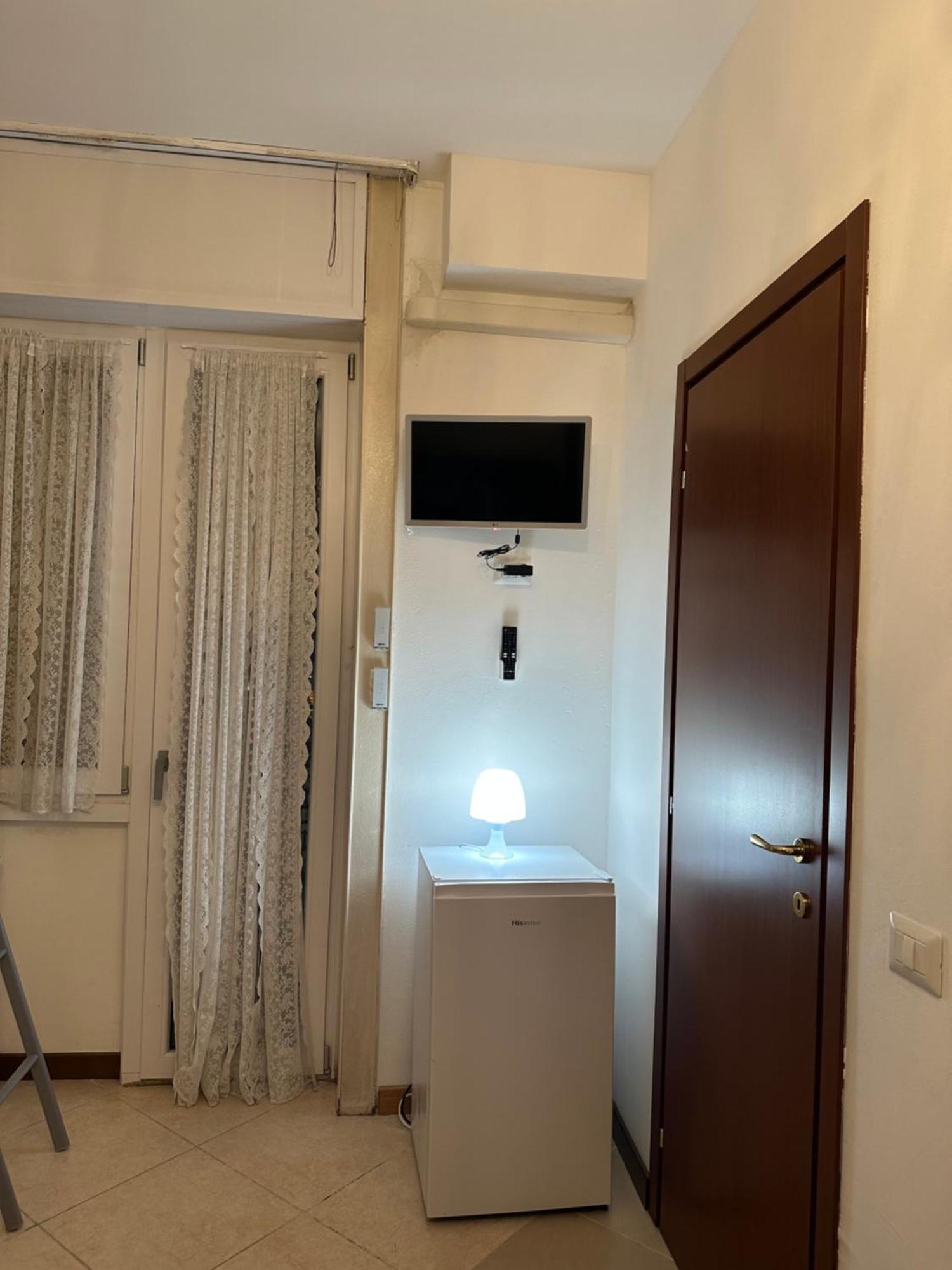 Gigli, Rooms Con Cucina In Comune E Terrazza Milán Exteriér fotografie