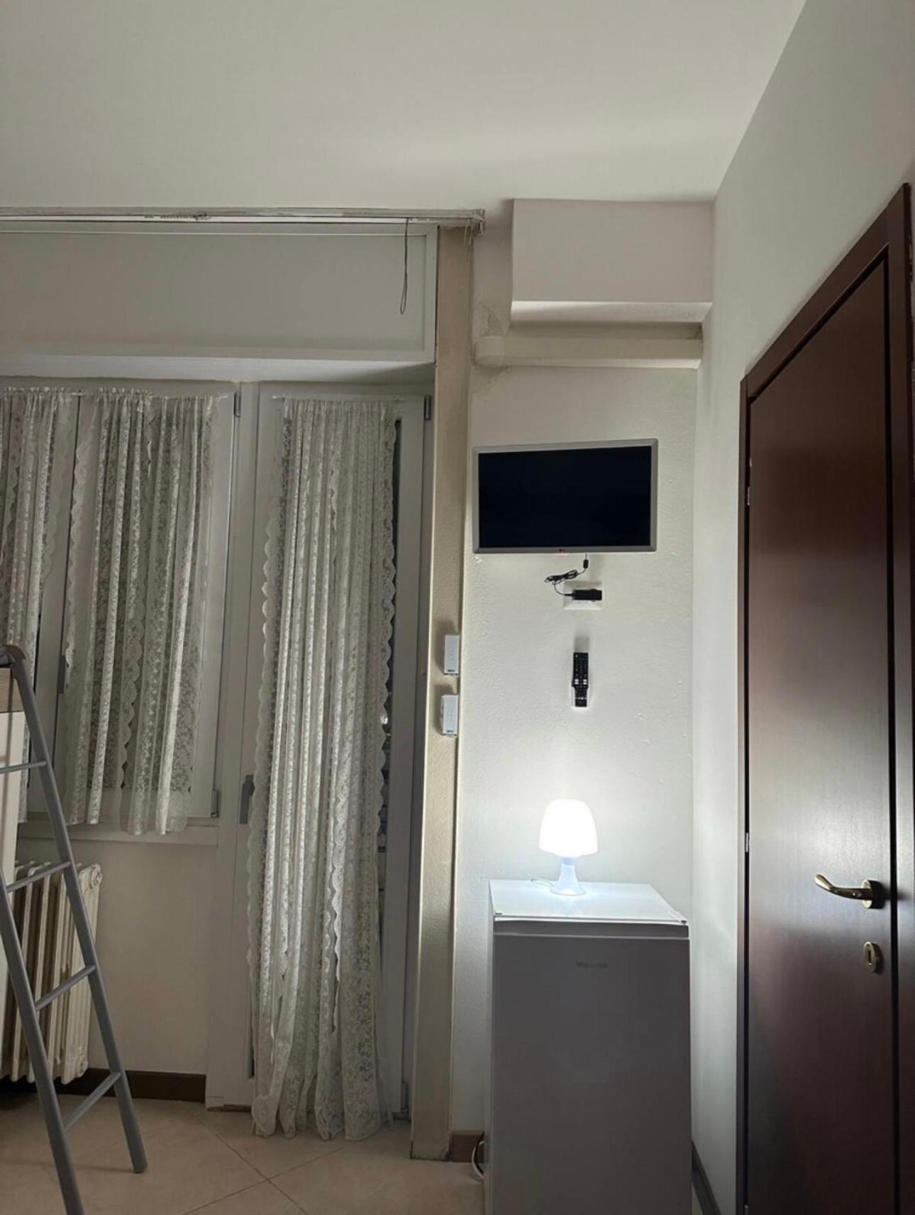 Gigli, Rooms Con Cucina In Comune E Terrazza Milán Exteriér fotografie